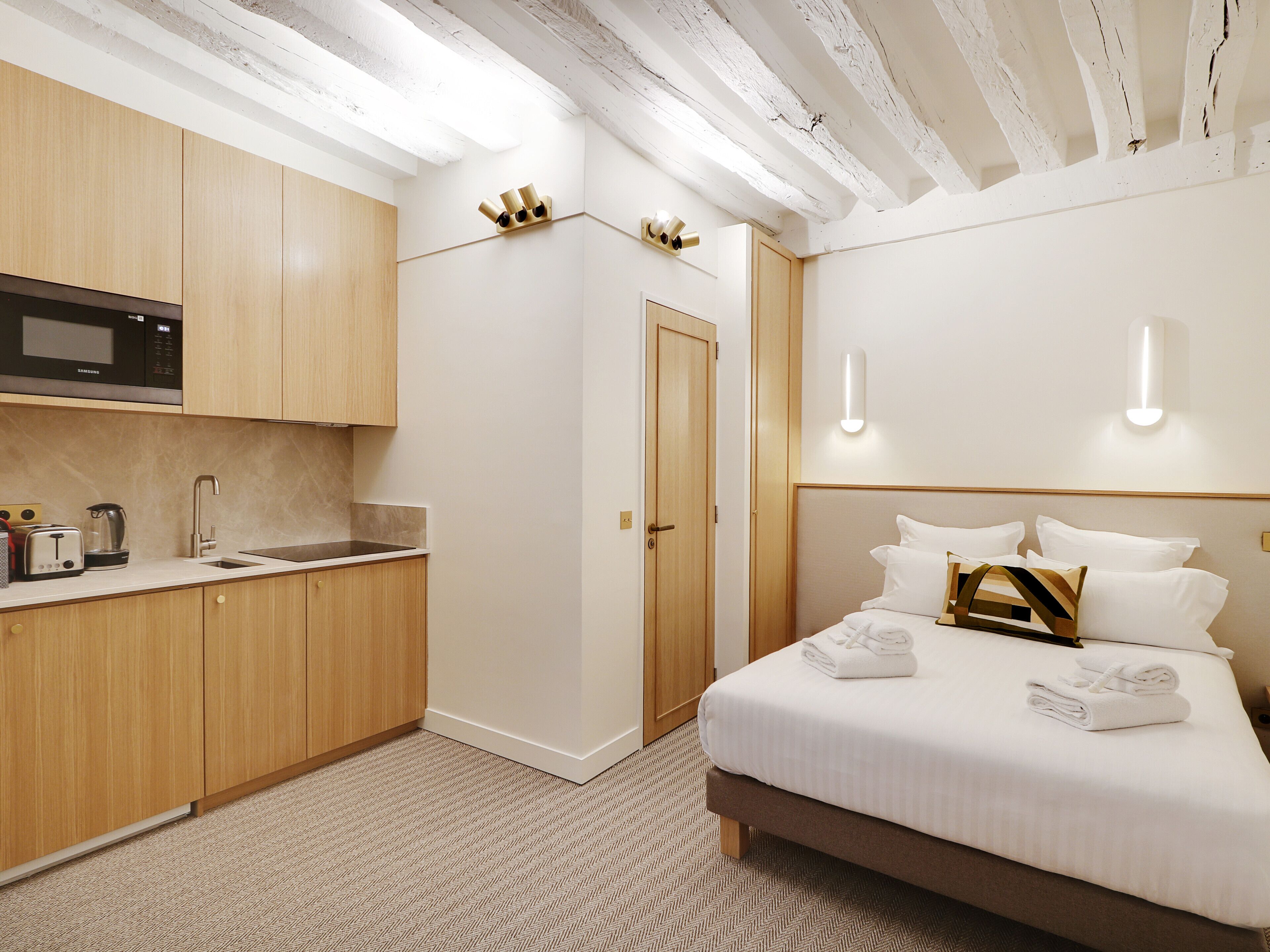 A Refined Studio in Louvre