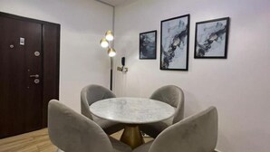 تناول الطعام