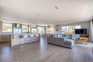 TV - Deluxe Break Away (Karikari Peninsula)