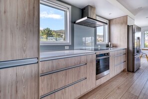 Microwave, oven, dishwasher, electric kettle