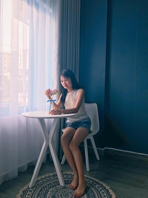 Hypo-allergenic bedding, individually furnished, desk, laptop workspace - La Casa Homestay Ha Long (Ha Long)