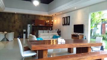 Villa, 5 Bedrooms, Smoking, Private Pool | Dining