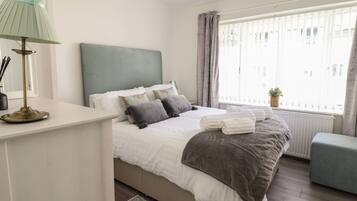 2 habitaciones, decoración personalizada y muebles diferentes