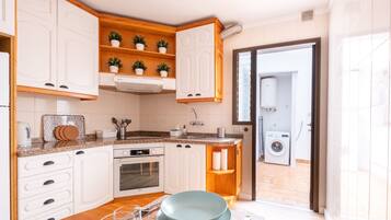 Frigorífic, microones, forn i cafetera i tetera