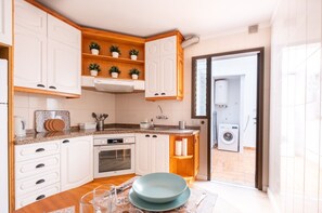 Fridge, microwave, oven, coffee/tea maker