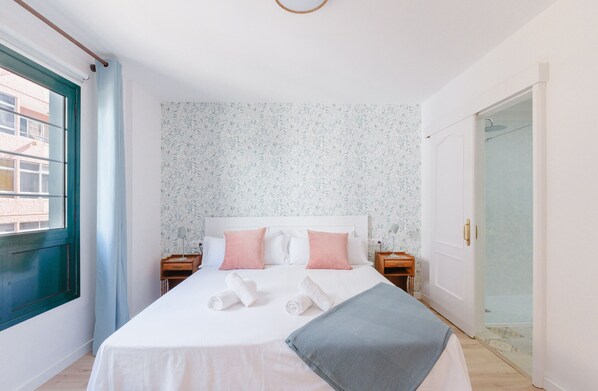 2 bedrooms, iron/ironing board, free WiFi, bed sheets