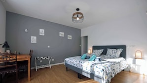 A bedroom with a bed, a desk, and a chair. There are wall-mounted light fixtures and a ceiling light. - Nature, peace and relaxation at the Péziers mill (Treigny-Perreuse-Sainte-Colombe)
