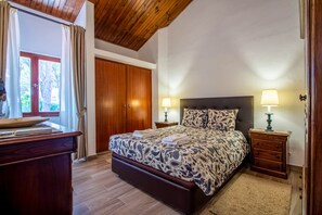 4 quartos, ferros/tábuas de passar roupa, Wi-Fi de cortesia