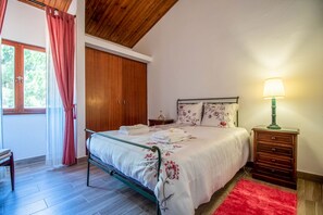 4 quartos, ferros/tábuas de passar roupa, Wi-Fi de cortesia