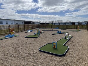 Children’s area - Modern south facing chalet , 5 minutes from the beach. Sleeps 5 (great yarmouth)