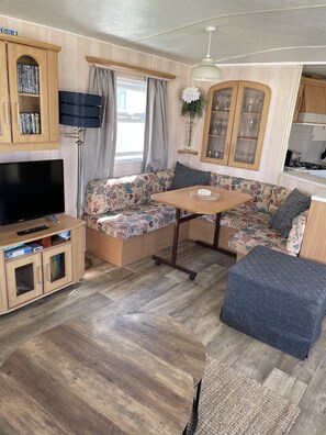 Cabin | Interior - Charming 6 Birth Caravan in Skegness (Skegness)