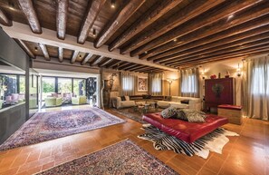 Lobby - Romantic escape in luxury Italian villa, (Veneto)