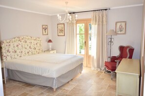 5 bedrooms, soundproofing, iron/ironing board, free WiFi