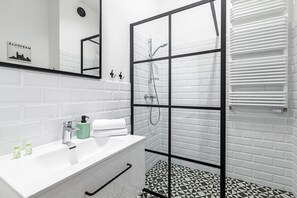 Standard Studio Suite | Bathroom