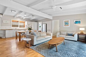 TV, fireplace, books - Your home away from home! (Blairgowrie)