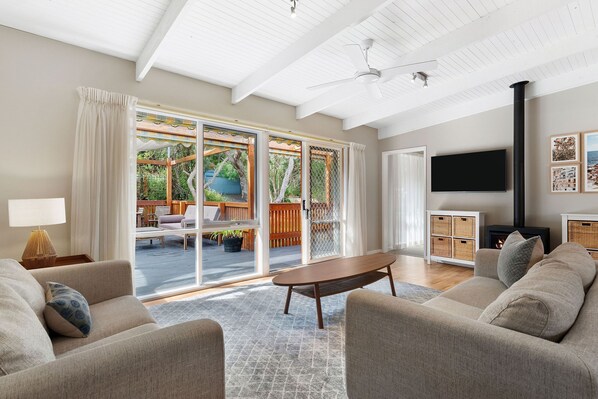 TV, fireplace, books - Your home away from home! (Blairgowrie)