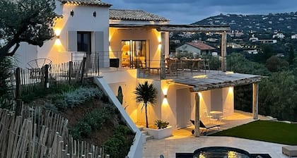 LUxury villa in front of the sea
