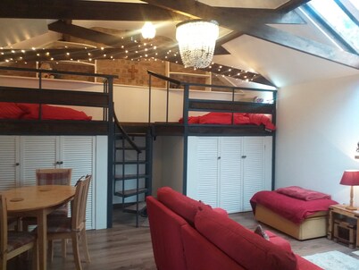 House - Sleeps 2, pet Friendly & Free Parking