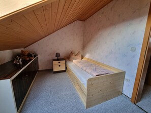 2 Schlafzimmer, Reisekinderbett, kostenloses WLAN, Bettwäsche