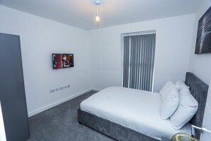 Appartement, 2 grands lits | 2 chambres, fer et planche à repasser, Wi-Fi gratuit, draps fournis