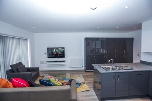 Apartment, 2 Queen Beds | Living area - Immaculate 2-bed Apartment in London (London)
