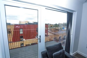 Balcony - Immaculate 2-bed Apartment in London (London)