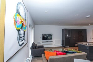 Living area - Immaculate 2-bed Apartment in London (London)