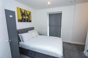 2 bedrooms, iron/ironing board, free WiFi, bed sheets - Immaculate 2-bed Apartment in London (London)