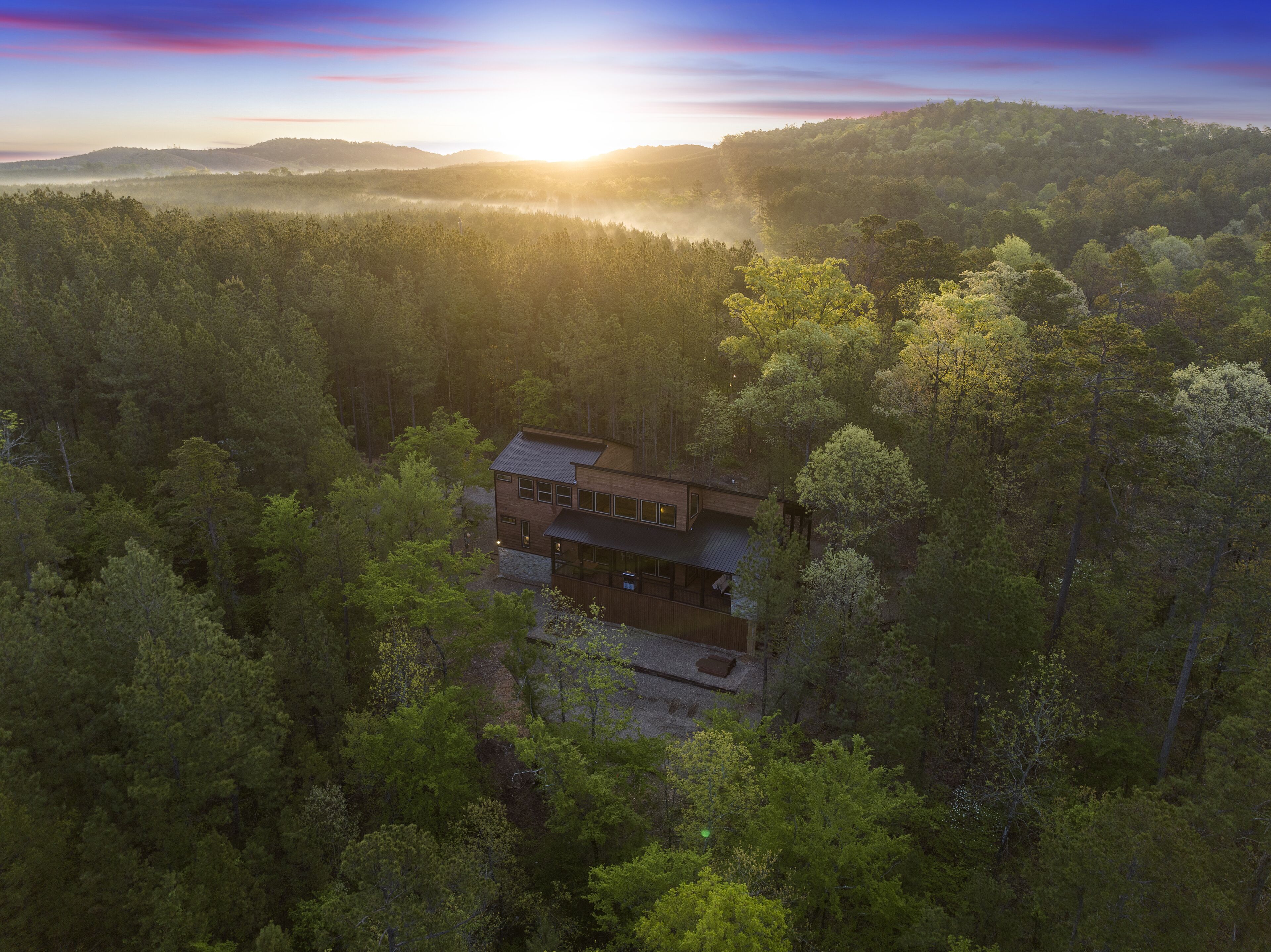 Pines Peek-New Cozy Cabin w/ Hot Tub, Shuffleboard, Foosball, Horseshoes & More!