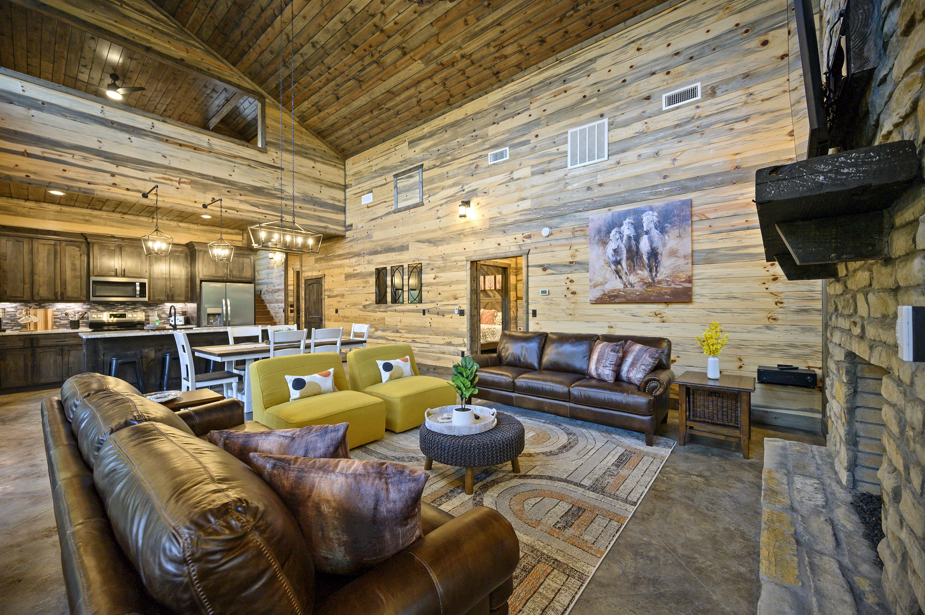 Pines Peek-New Cozy Cabin w/ Hot Tub, Shuffleboard, Foosball, Horseshoes & More!
