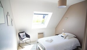 3 bedrooms, iron/ironing board, travel cot, free WiFi