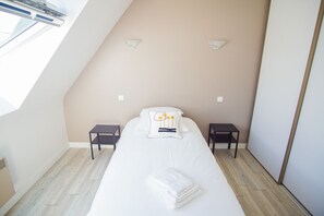3 bedrooms, iron/ironing board, travel crib, free WiFi