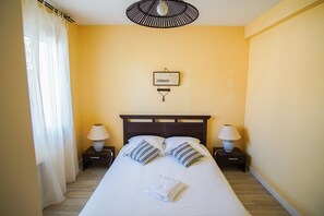 3 bedrooms, iron/ironing board, travel cot, free WiFi