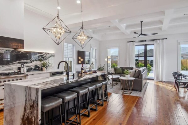 Unclassified image, 1 of 35, button