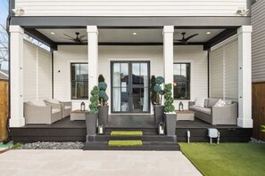 Unclassified image, 2 of 35, button