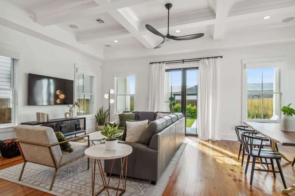 Deluxe Modern Home, Heated Pool & Game Room - New Orleans, LA