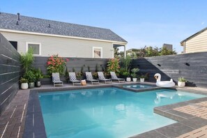 Unclassified image, 5 of 25, button