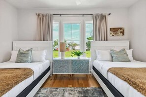 5 habitaciones, escritorio y tabla de planchar con plancha 