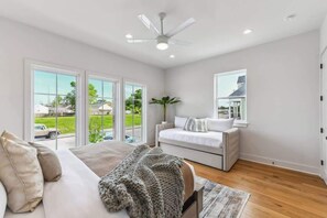 5 bedrooms, desk, iron/ironing board, travel crib