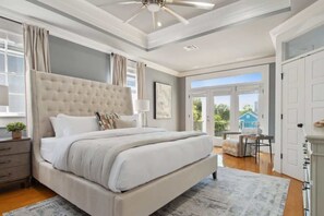 5 bedrooms, desk, iron/ironing board, travel cot - Stylish Modern Home | Hot Tub & Pergola (New Orleans)