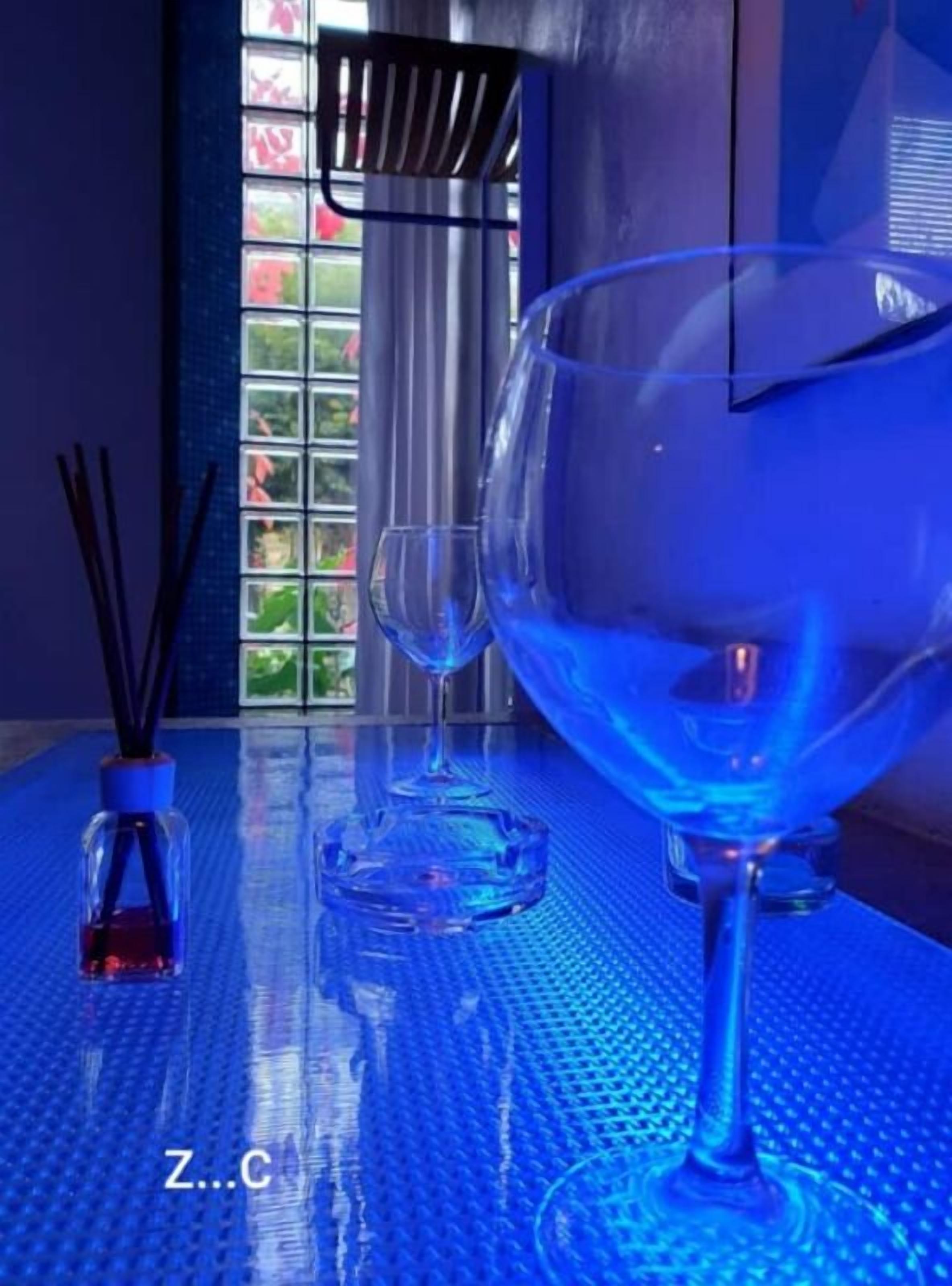 zentralclub proton-electron jacuzzi