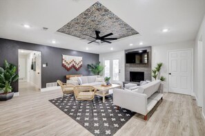 TV, offices - Relaxing Texas Retreat, 4BR w Pool & Dream Kitchen (DeSoto)