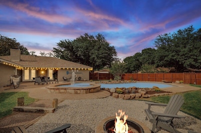 Relaxing Texas Retreat, 4BR w Pool & Dream Kitchen