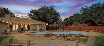 Relaxing Texas Retreat, 4BR w Pool & Dream Kitchen