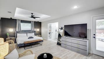 4 makuuhuonetta, työpöytä, silitysrauta/-lauta, Wi-Fi