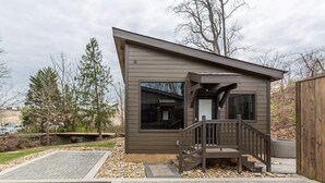 A modern, single-story building with a sloped roof and large windows. - Walk2DowntownPF/GasFirepit/Waterfront (Pigeon Forge)