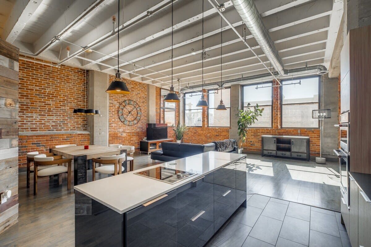 Historic Loft / 7 min to Coors Field, 6 Month Min