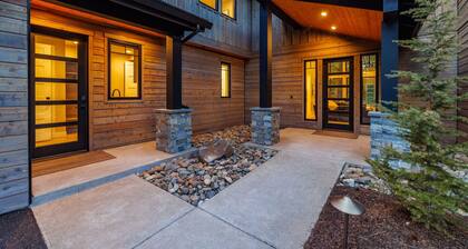 Unlock Hidden Gem Luxury | Spa/GmRm/EV + Wlk to Nelson Farm