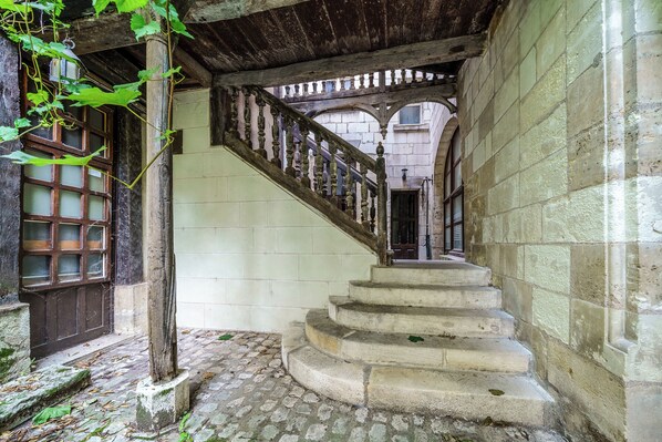 Property grounds - Appartement 4p/2ch place Plumereau avec parking gratuit proche universités (Tours)