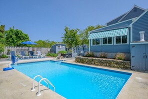 حمّام سباحة مُدفَّأ